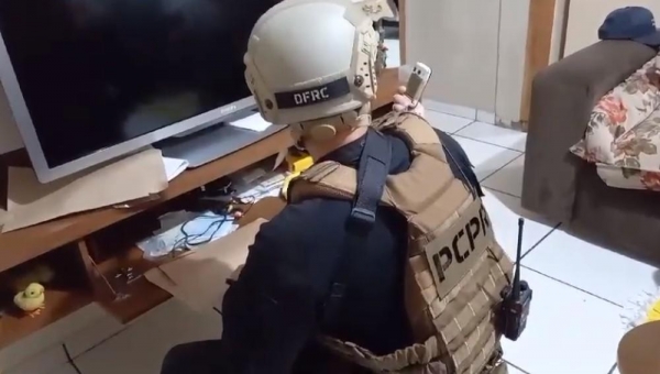 Polícia Civil realiza operação contra grupo envolvido com roubo de cargas no Paraná — Foto: PCPR