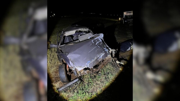 Homem morre após bater carro contra caminhão em Ivaiporã — Foto: PM-PR