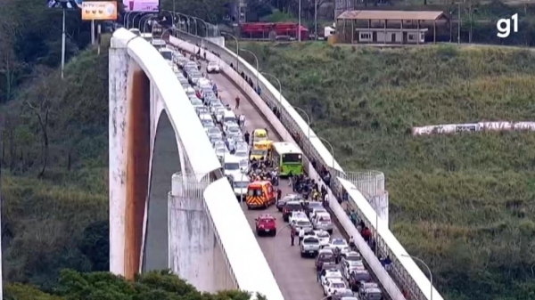 Grave acidente na Ponta da Amizade mata motociclista — Foto: RPC Foz do Iguaçu