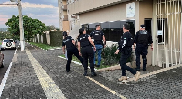 Polícia faz operação contra grupo responsável por fraudar licitação de medicamentos avaliados em R$ 10 milhões no PR — Foto: PC-PR