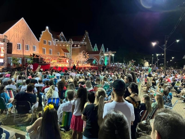 Noite de Luzes do Colégio Martin Luther acontece neste sábado, no centro de eventos, às 19h45 (Foto: Divulgação )