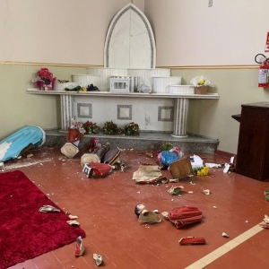 Igreja foi invadida há um ano — Foto: Edinei Cruz/Portal RDX