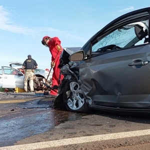 Acidente de trânsito entre Mamborê e Campo Mourão deixa mortos — Foto: Corpo de Bombeiros