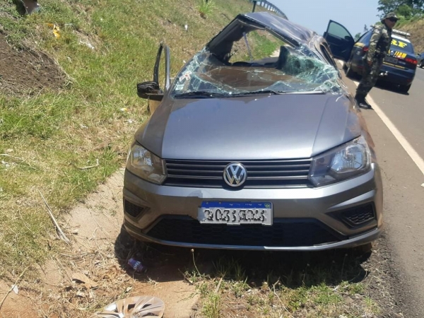 Carro capotou na BR-369, em Uraí (PR) — Foto: Reprodução/PRF