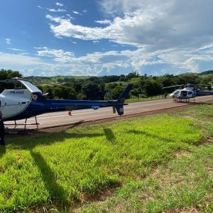 Helicópteros são acionados para atender acidente entre carreta e ambulância que levava grávida em trabalho de parto — Foto: Samu