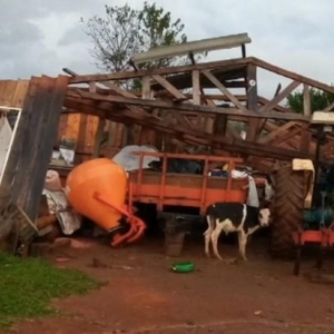 Chuva e ventos fortes causam diversos estragos em cidades do sudoeste do Paraná — Foto: Reprodução RPC