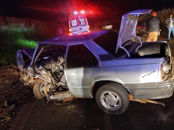 Os veículos ficaram destruídos. Fotos: Colaborador.