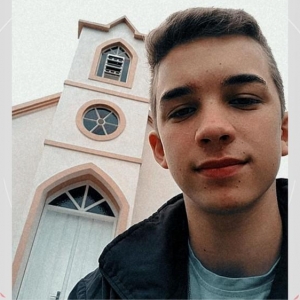 Jovem constrói a própria igreja aos 13 anos no Paraná e sonha ser padre — Foto: Arquivo pessoal