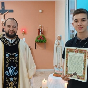 Jovem constrói a própria igreja aos 13 anos no Paraná e sonha ser padre — Foto: Arquivo pessoal