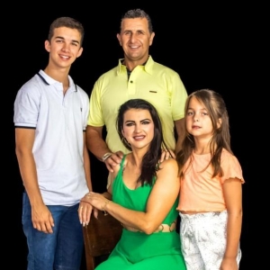 Lucas com os pais, Emerson e Emiliane, e a irmã, Isabeli — Foto: Arquivo pessoal