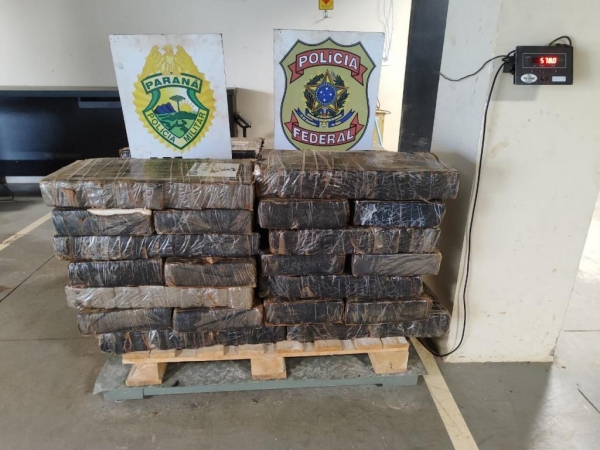 Polícia Federal, BPFRON e RPA/31° BPM-PMPR apreendem veículo carregado com 578kg de maconha na cidade de Terra Roxa. Foto: Polícia Federal.