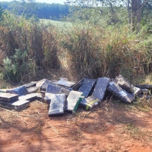 Polícia Federal, BPFRON e RPA/31° BPM-PMPR apreendem 580,5 kg de maconha na cidade de Terra Roxa. Foto: Polícia Federal.