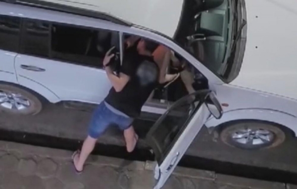 PM filmado agredindo esposa é preso em Capanema — Foto: Reprodução