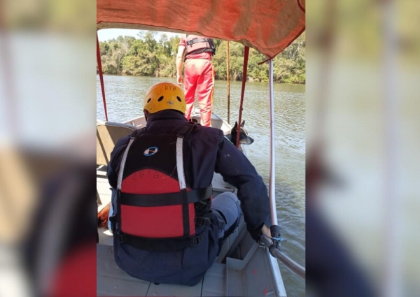 Pai e filho desaparecem após bote afundar no Rio Tibagi, no Paraná — Foto: Reprodução/RPC