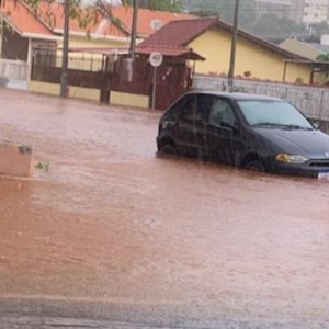 Alagamento nas ruas de Pato Branco. Foto: Divulgação.