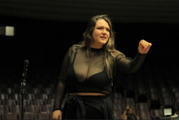 Nathalia Juliana Walker estudante de artes cínicas que forma atores e atrizes. Foto: Divulgação.