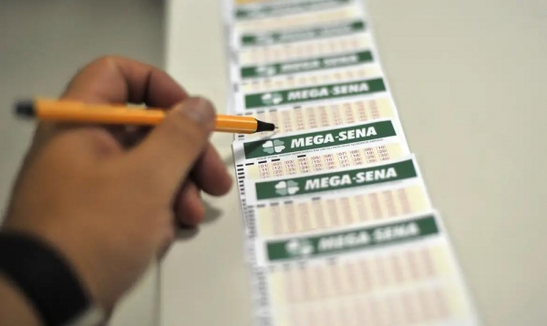 Seis apostas do Paraná faturam R$ 30 mil na Mega-Sena; veja cidades com premiados — Foto: Marcello Casal Jr./Agência Brasil