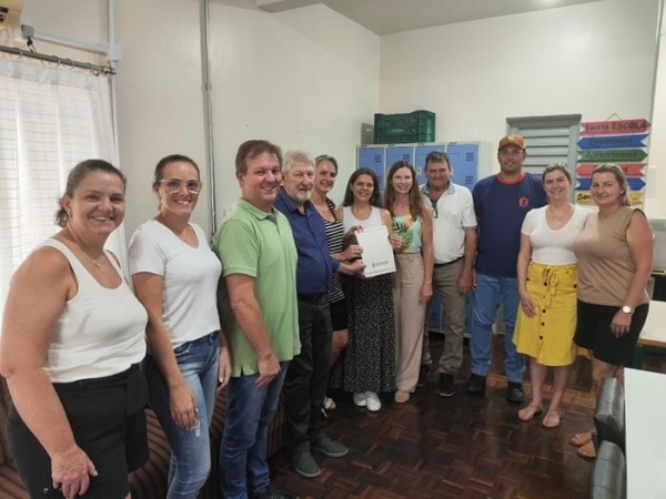 A comitiva foi recebida pela diretora da Vinícius de Moraes, Andreia Weber. Foto: Assessoria.