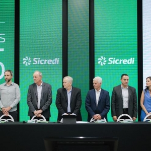 Mesa de honra na Assembleia Geral de Delegados. Foto: Assessoria Sicredi.