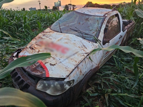 O condutor foi socorrido pelo Corpo de Bombeiros. Foto: Toledo News