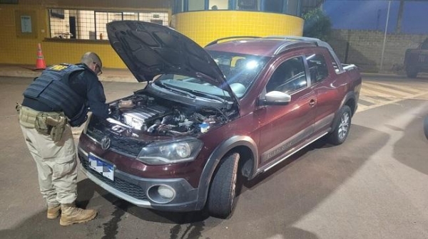 O veículo portava placas aparentes de Dois Vizinhos. Fotos: PRE,