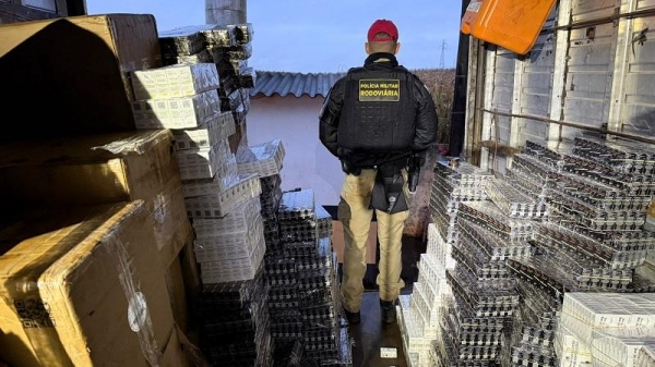 A mercadoria apreendida está estimada em torno de 3,2 milhões. Foto: PRF.