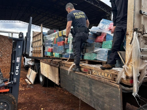 Droga chegando para ser incinerada. Fotos: Policia Federal.