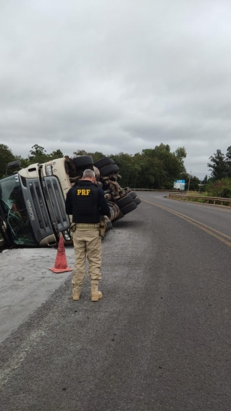 Uma pessoas ficou ferida no acidente. Foto: PRF