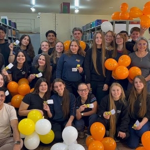 Momento da notícia da escolha escolha para representar o núcleo. Foto: Divulgação.