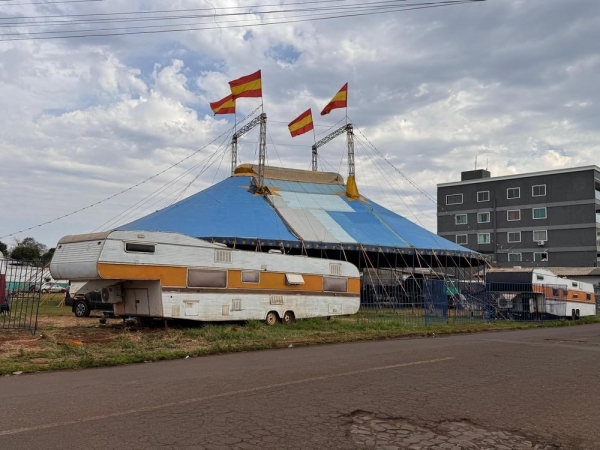 Jovem perde o braço após cabo de aço se soltar durante desmontagem de circo em Foz do Iguaçu — Foto: Marcos Landim/RPC