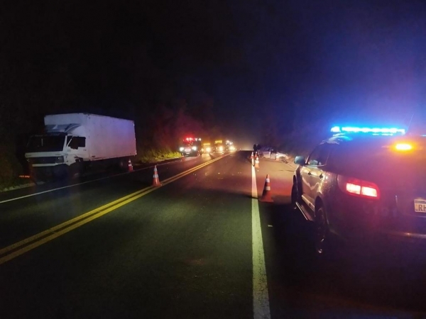 O condutor do Celta, um homem de 44 anos, não resistiu aos ferimentos e morreu no local. Foto: PRF 