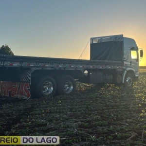 ACIDENTE ENTRE CARRO E CAMINHÃO NA PR-488