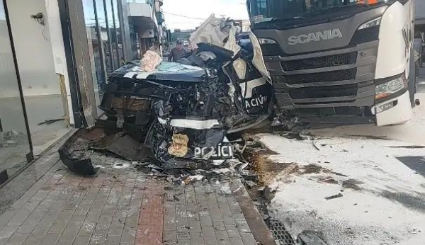 Acidente grave deixou policiais feridos (Imagem Leoni Racoski - PBUrgente Sudoeste)