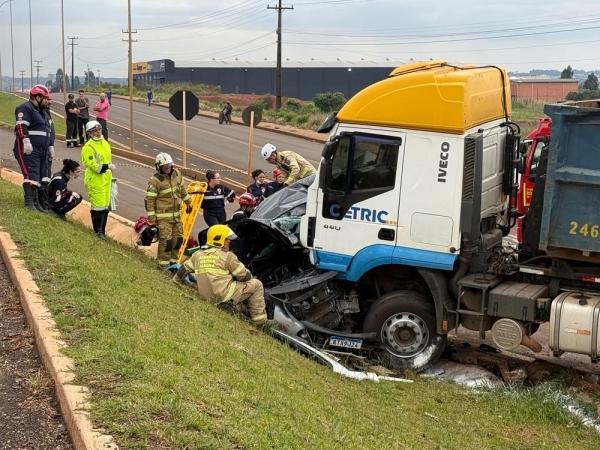 Batida entre caminhonete e caminhão matou ex-vereador de Bituruna — Foto: Lucas Polak/RPC