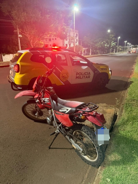 Moto recuperada pela PM. Foto: PMPR.