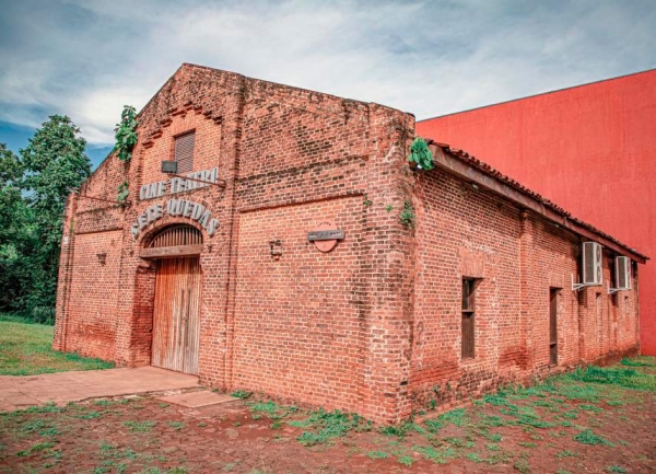 Cine Teatro em Guaíra, local do furto. Foto: Arquivo.