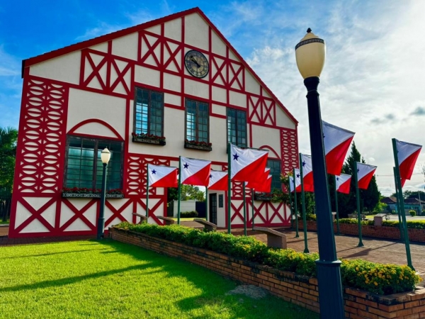 Praça do Colonizador em Nova Santa Rosa. Foto: Scheila Marini/Portal Nova Santa Rosa.