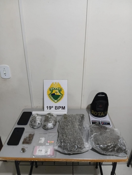 Maconha haxixe e ecstasy são apreendidos pela ROTAM após abordagem em Toledo. Foto: PMPR