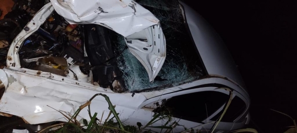 O carro ficou com a frente destruída. Foto: Divulgação/Portal Nova Santa Rosa