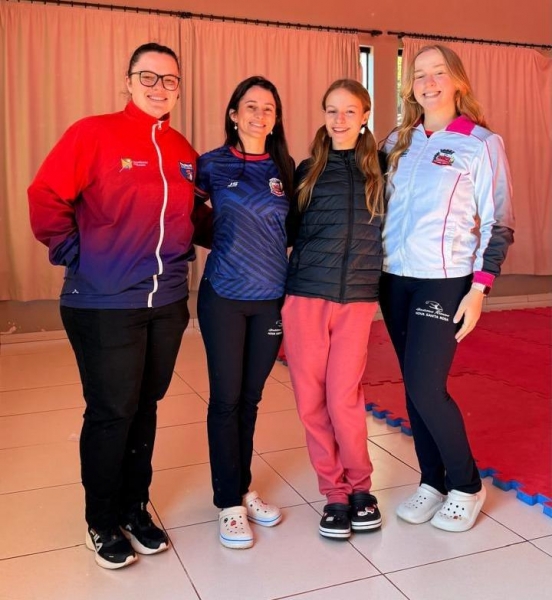 A ginasta disputará a competição na categoria Juvenil, no aparelho Maças – Nível III.. Foto: Assessoria.