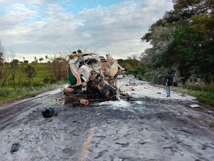 Corpo De Caminhoneiro Que Morreu Em Acidente Em Minas Gerais Chega Em ...